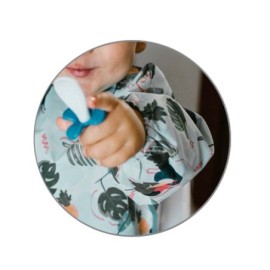 B.O.1476/02 Śliniak z długim rękawem TOUKANS